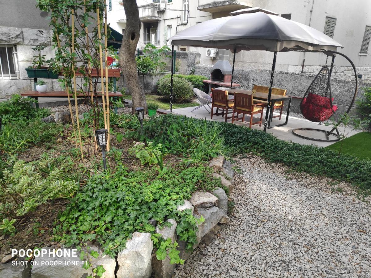 Garden apartment Vanya Split Exteriör bild