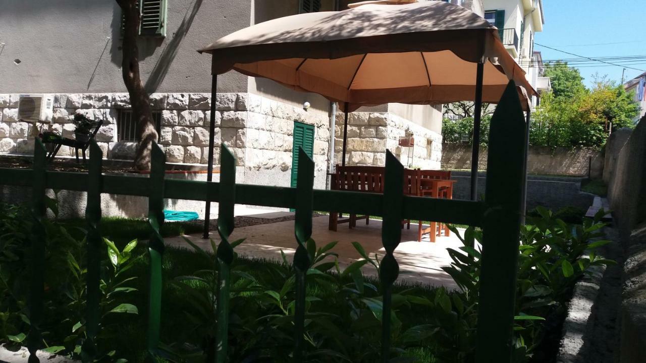 Garden apartment Vanya Split Exteriör bild